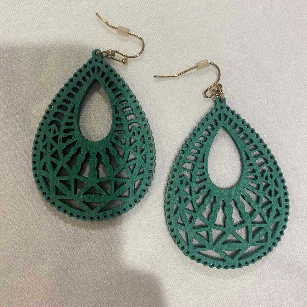 Elegant Teardrop Green Earrings